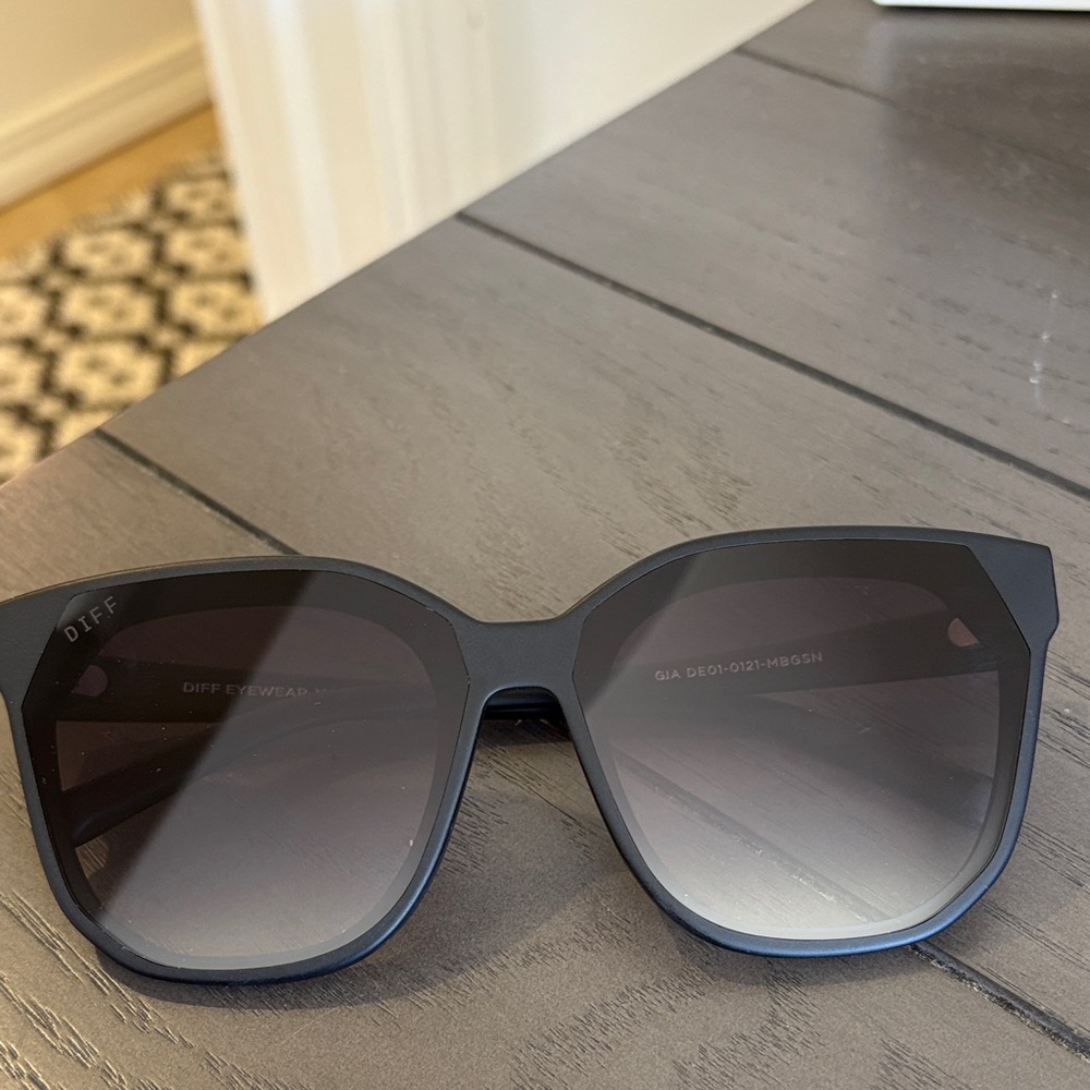 Diff Eyewear Matte Black Sunglasses